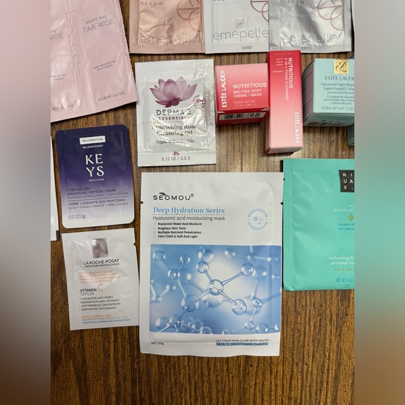 Huge 120 Piece Lot of Various Skin Care Samples - Picture 5 of 11